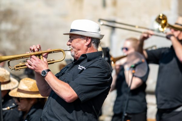 Swing Unlimited: Music on the Lawns